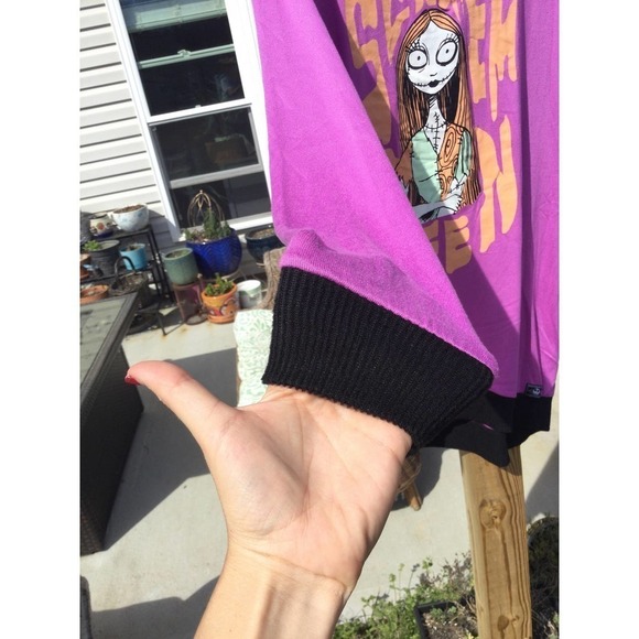 Disney Nightmare Before Christmas 2X NEW womens sleep shirt black fuchsia socks - Picture 3 of 14